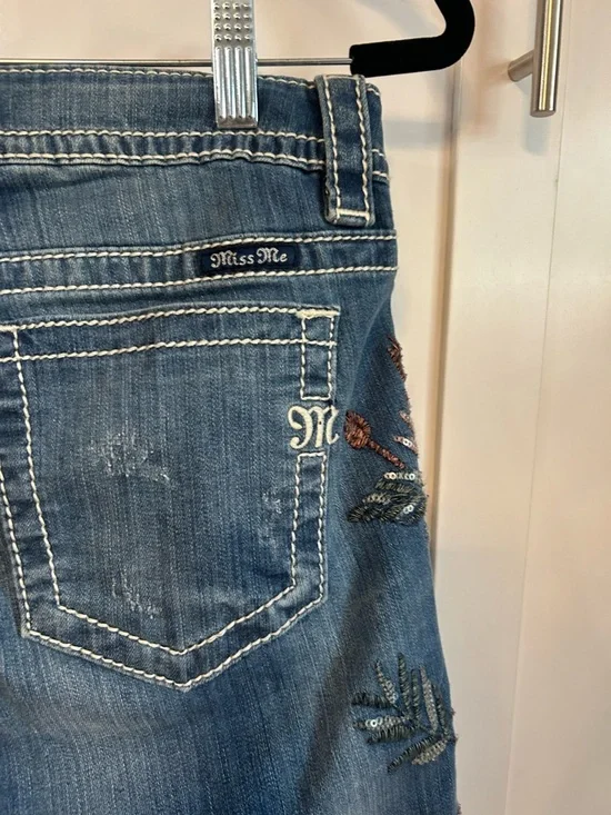 Miss Me embroidered women's denim capri jeans - Picture 7 of 8